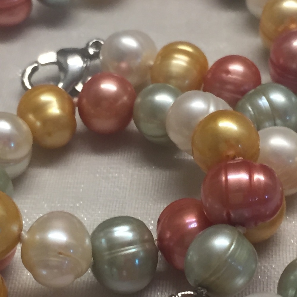 SALE✂️ PEARLS TRICOLOR NECKLACE🌸 - Picture 3 of 4